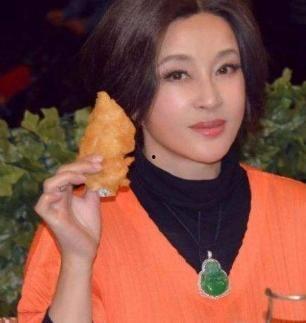 娱乐圈内吃瓜的明星,揭秘那些被吃瓜群众津津乐道的明星故事